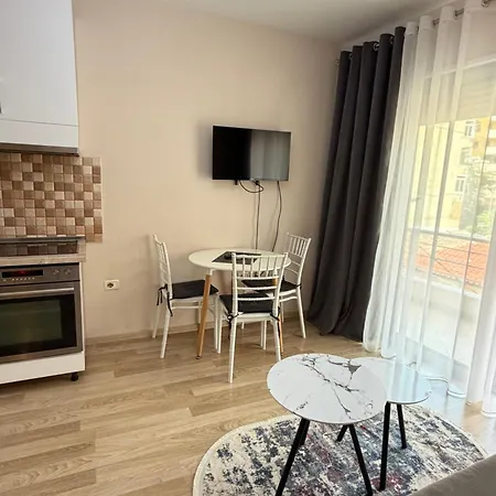 Comfort Center With Balcony 2 아파트 *